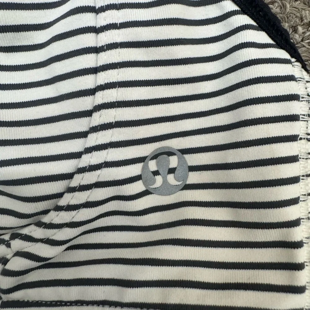 🎉3 for $50 🎉Lululemon Athletica Black and White Striped Sports Bra